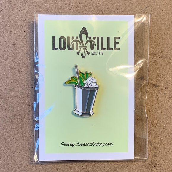 Louisville Mint Julep Enamel Cocktail Pin Kentucky Derby - Picture 1 of 3